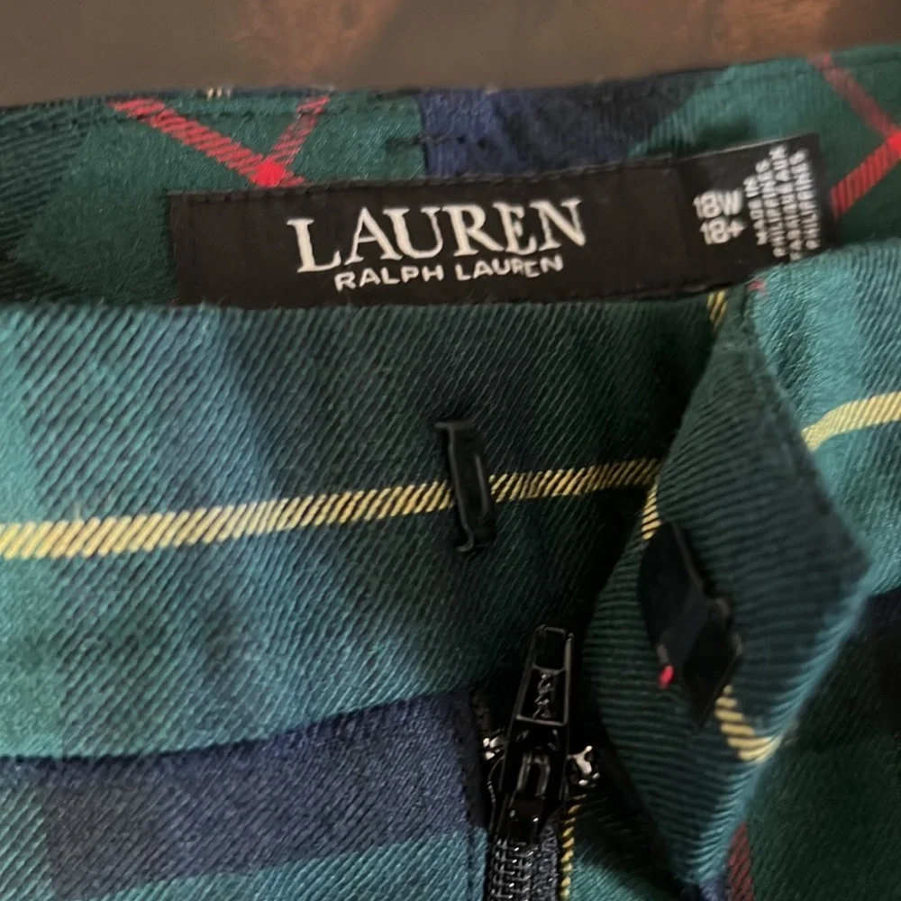 LAUREN Ralph Lauren Plus Size Plaid Pleated Twill Ankle Pants - Picture 11 of 14